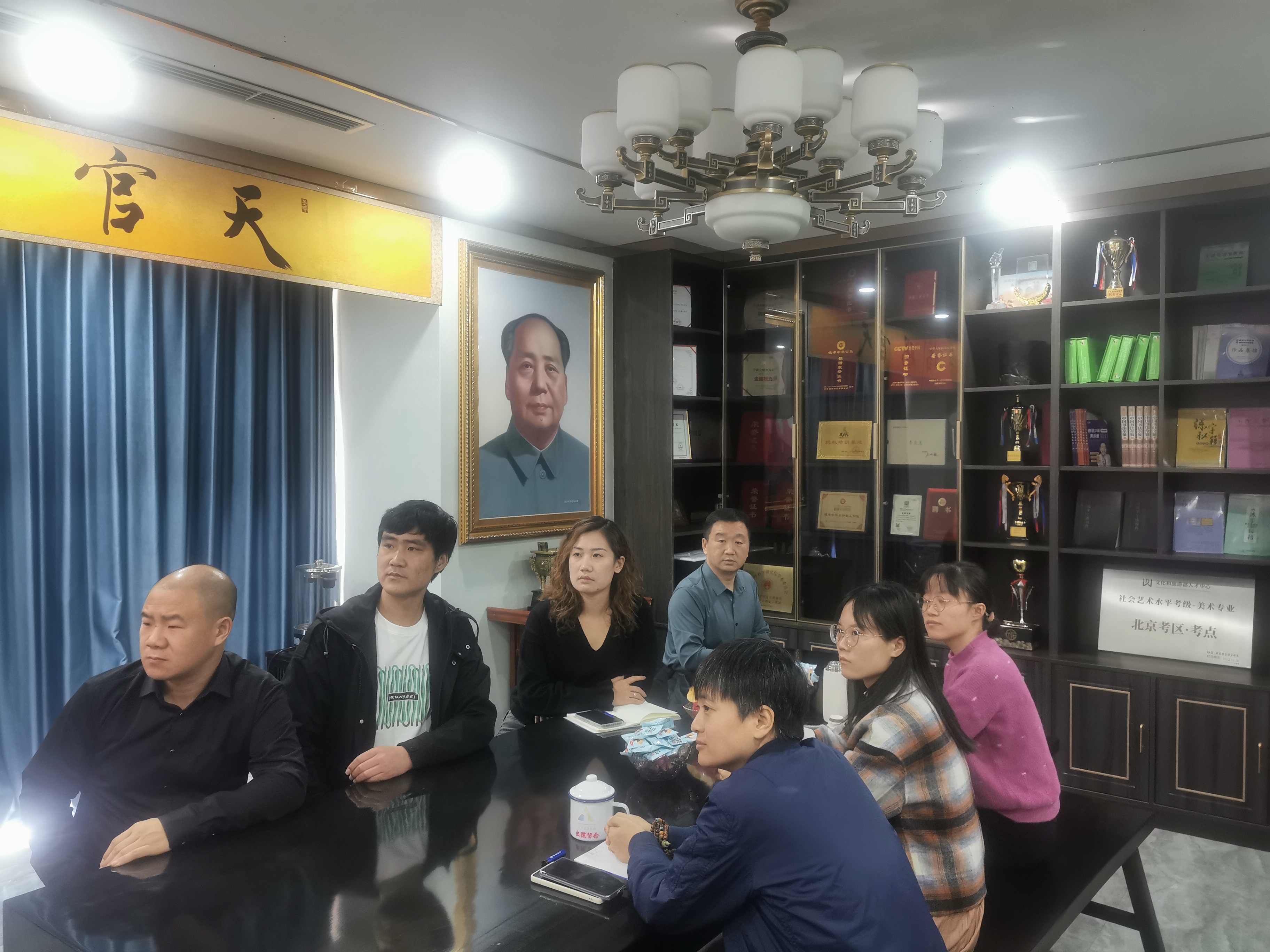 天宫格教育总部带领员工观看二十大开幕式